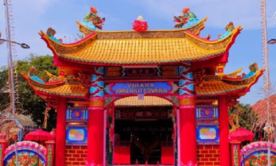 Obyek Wisata Vihara Avalokitesvara di Pamekasan - Madura