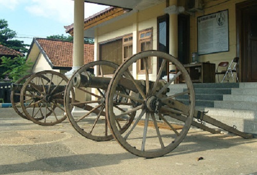 MUSEUM CAKRANINGRAT KABUPATEN BANGKALAN bag 1