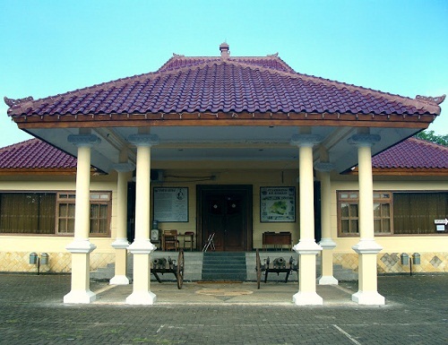 MUSEUM CAKRANINGRAT bagian 2