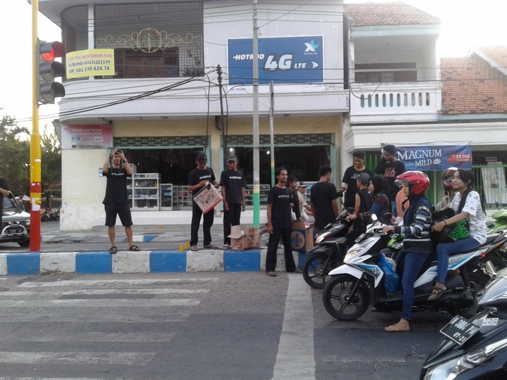 Saat bagi-bagi Cendokur nih