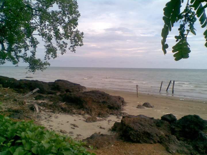 Pantai tanjung gading.P.lepar