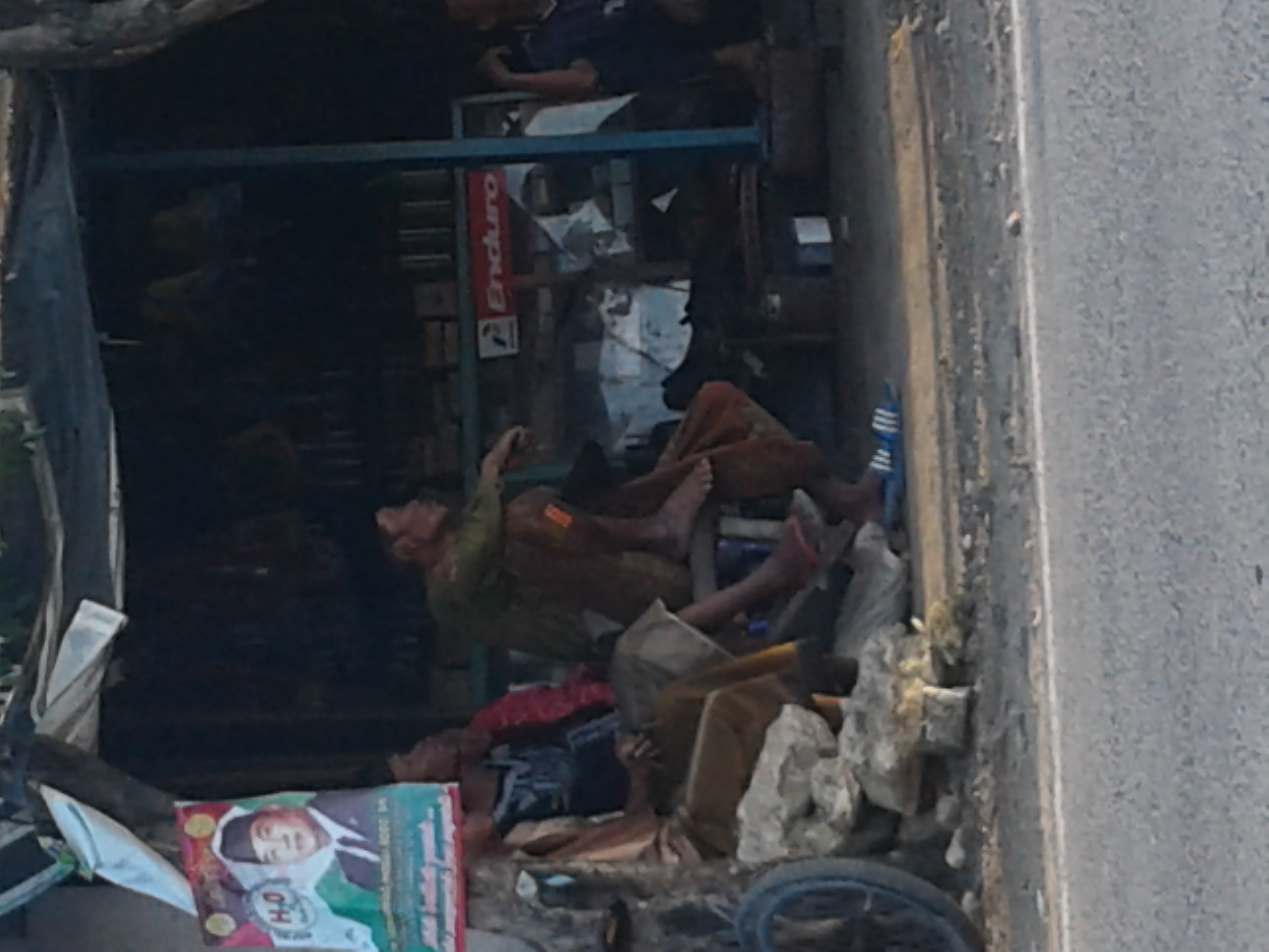 Tempat ngabuburit orang tua depan pasar pangarengan