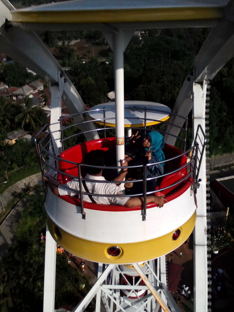 salah satu wahana di jungleland