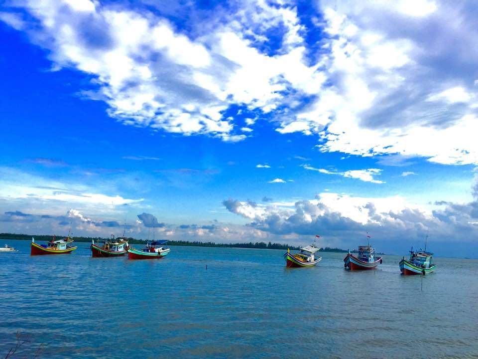 Pesisir pantai tanjung pendam Belitung