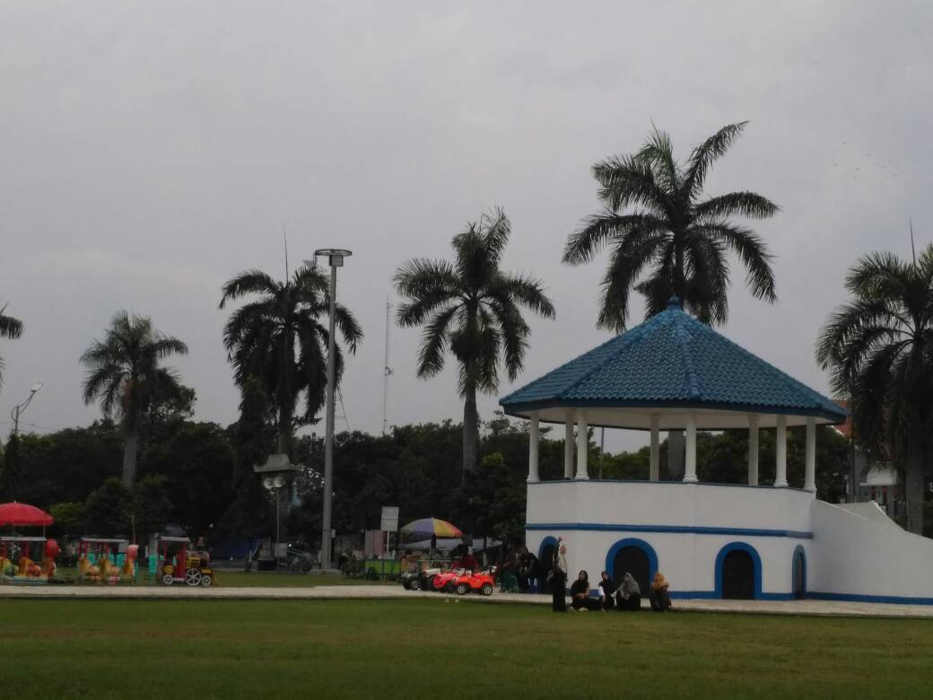 salah satu sudut alun alun kota tegal