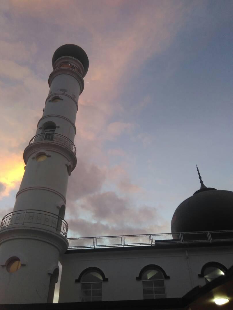 Menunggu maghrib di masjid jami pangkal pinang