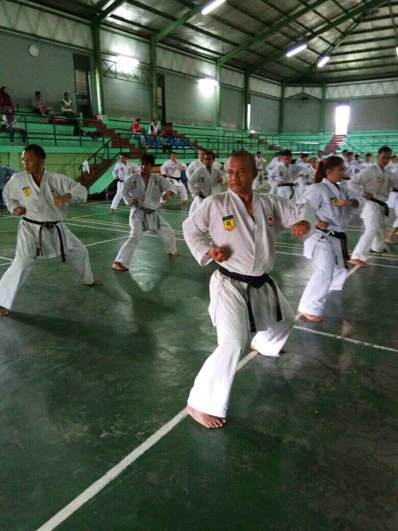 Latihan Karate sama teman-teman di kampung