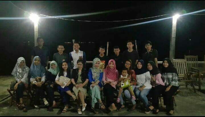 #BerbagiBerkah : Bukber sekaligus reuni anak-anak SMP 2 Jepara Di RM Marina Jepara