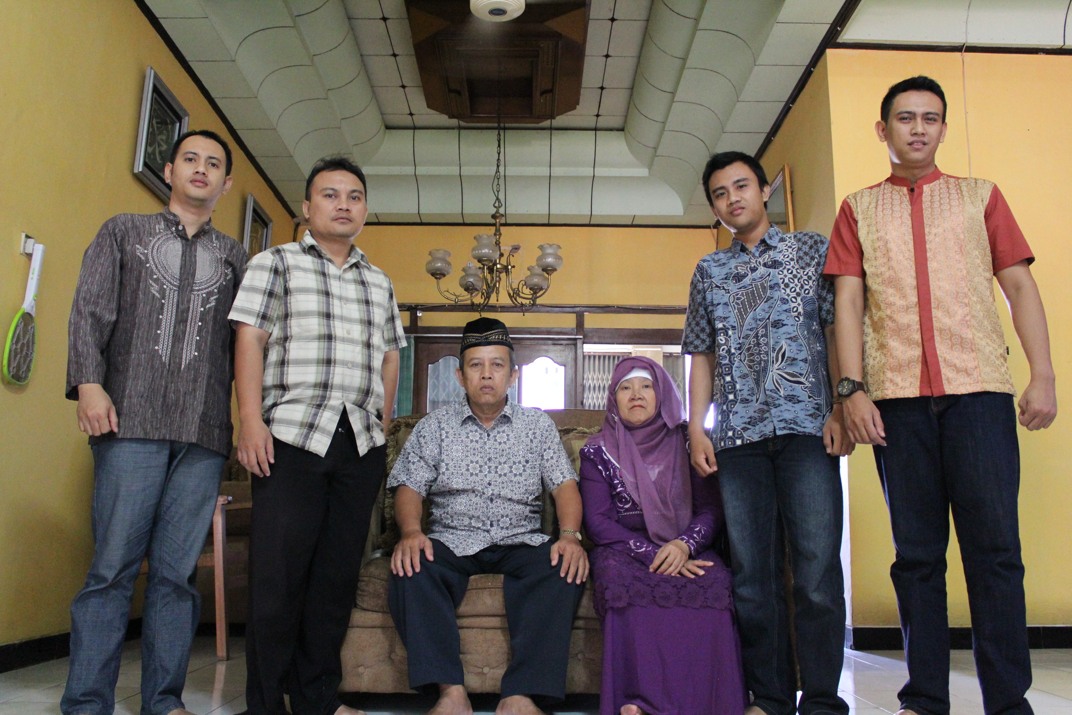 #BerbagiBerkah : Moment Kebersamaan Foto Bareng sama Bapak dan Ibu dirumah Jepara