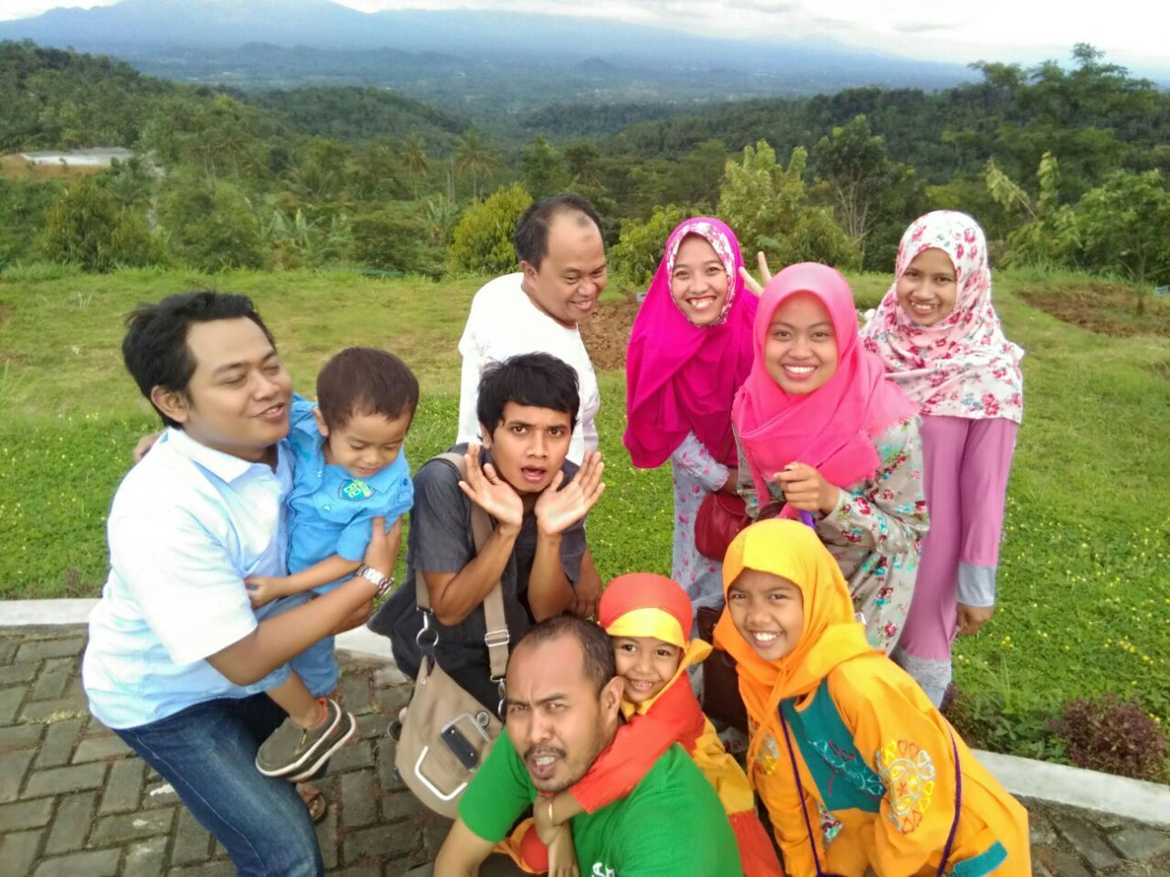 #BerbagiBerkah : Groufie di Puncak Waduk Mini.???