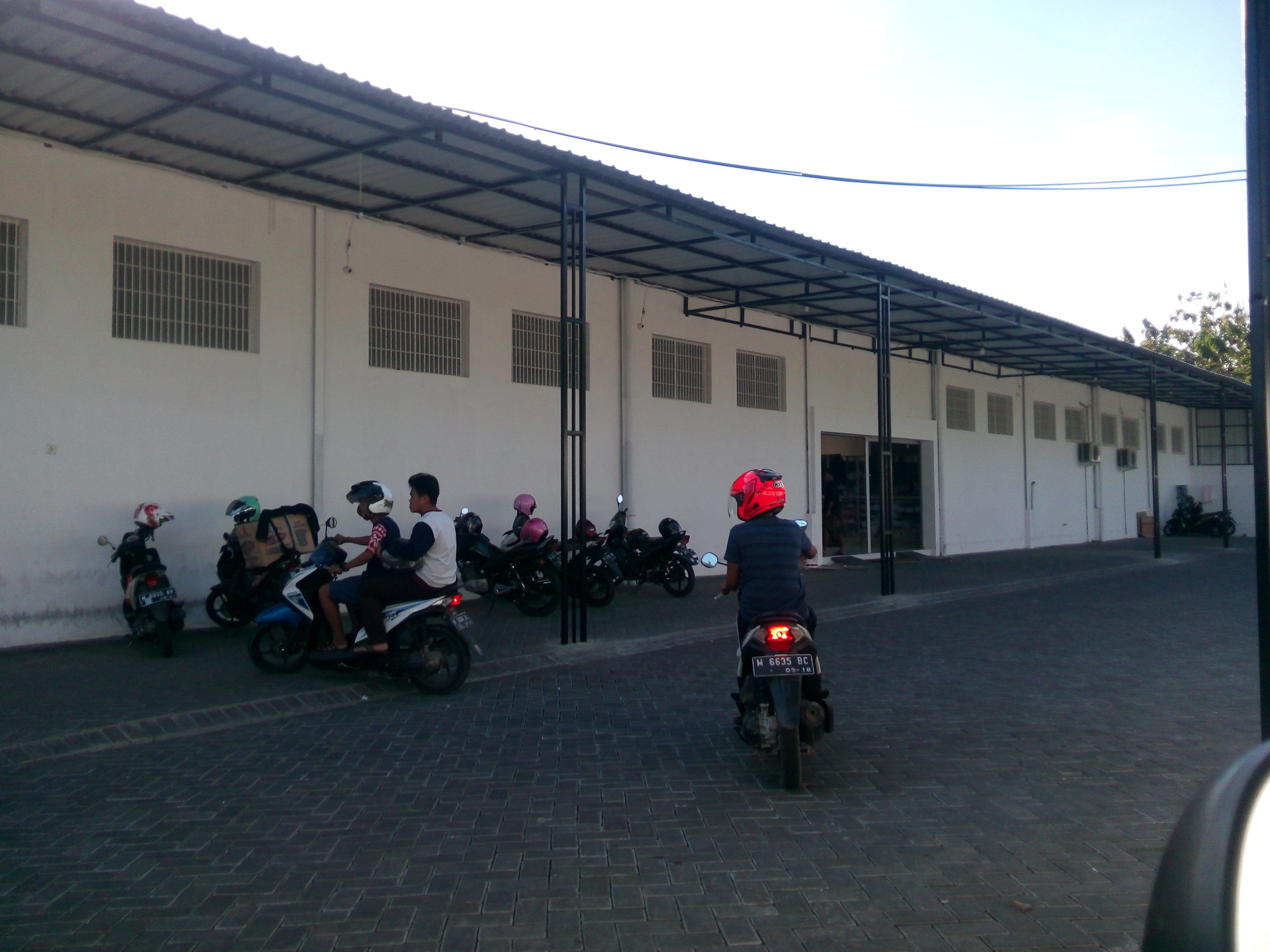 Mampir ditoko dulu (persiapan buka puasa dijalan)