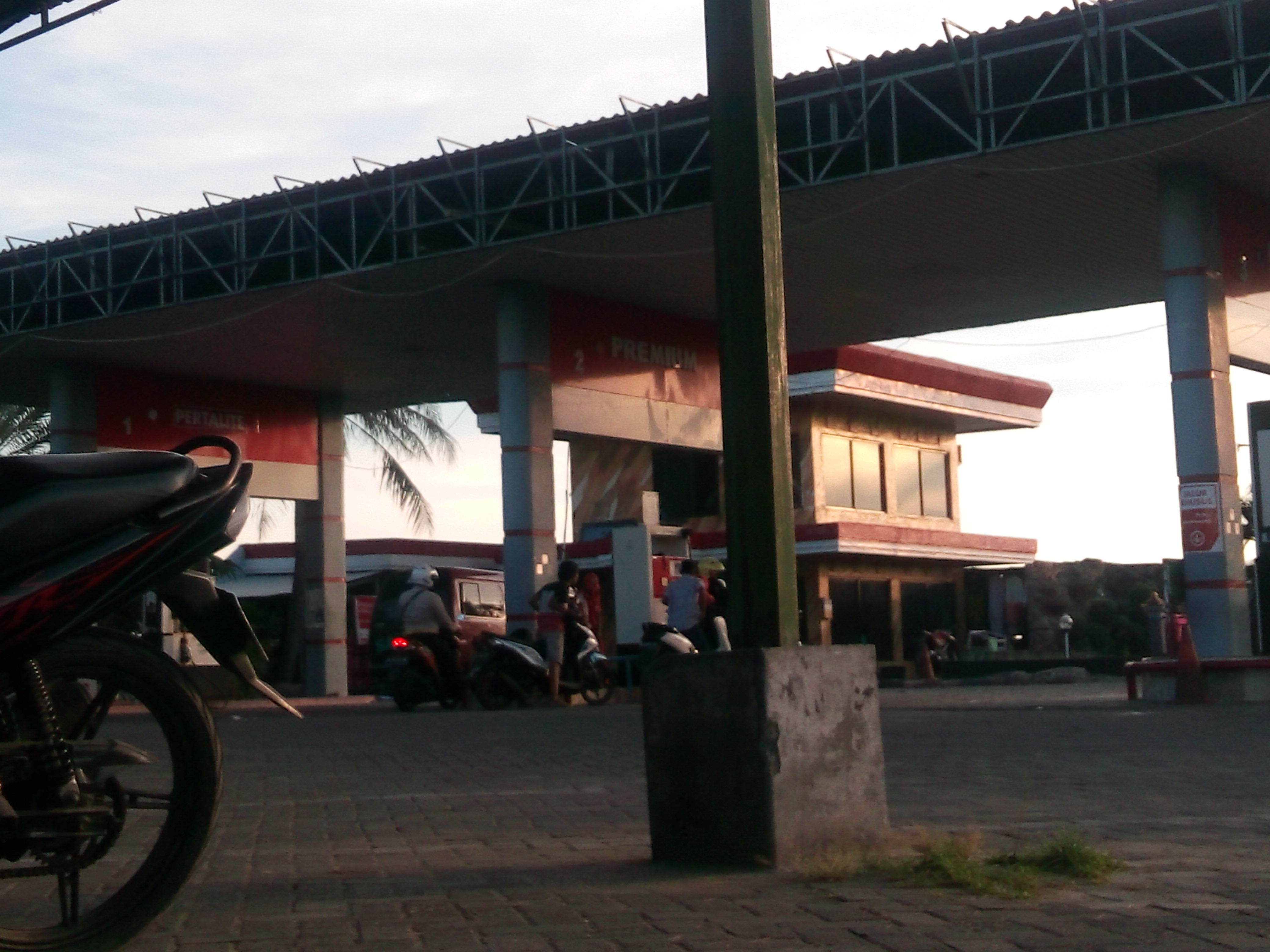 Pom bensin (istirahat III)