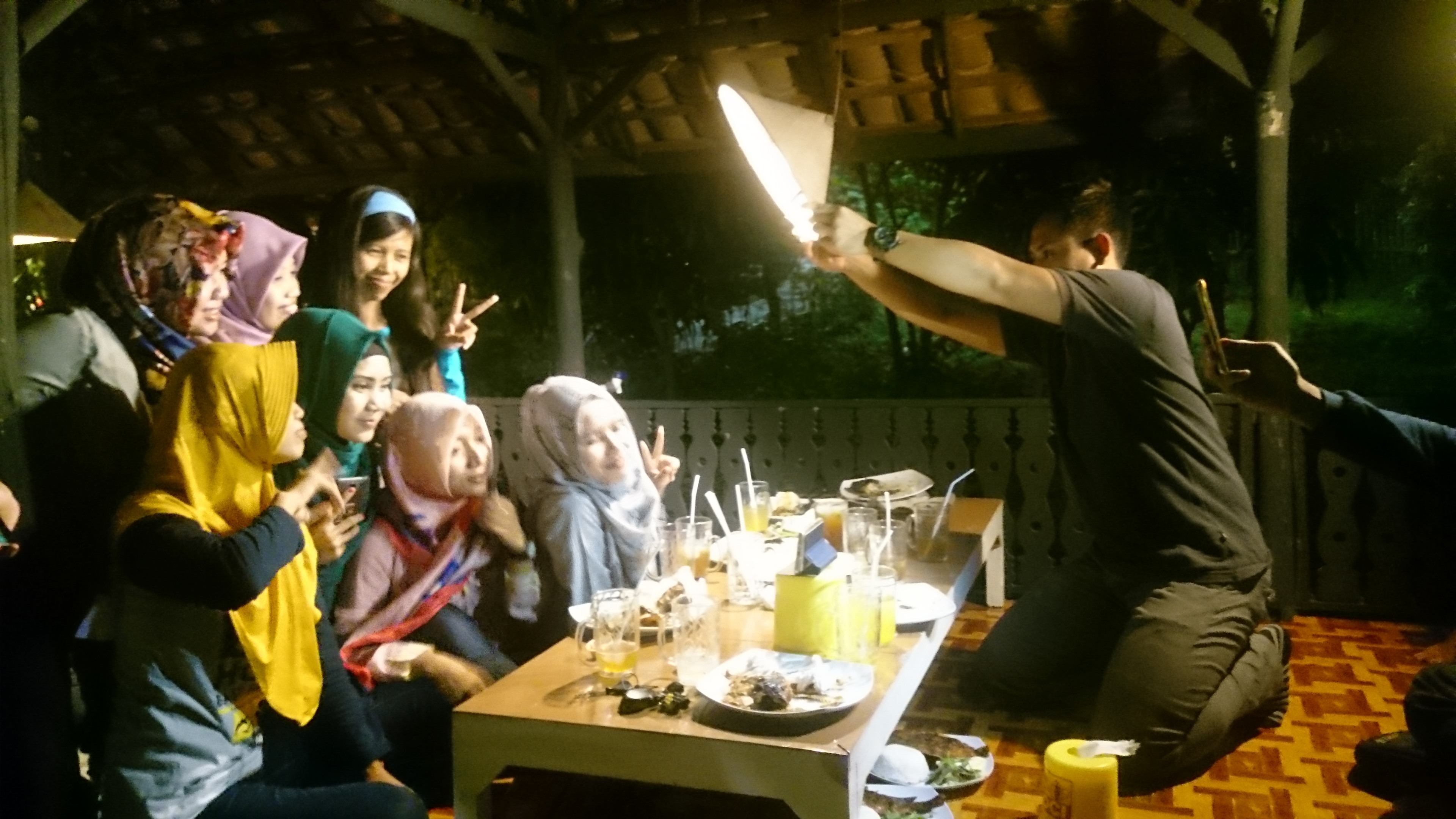 #BerbagiBerkah : Tua Muda, Kegilaan Bukber dengan kawan - Kawan Kampus di Kota Blora