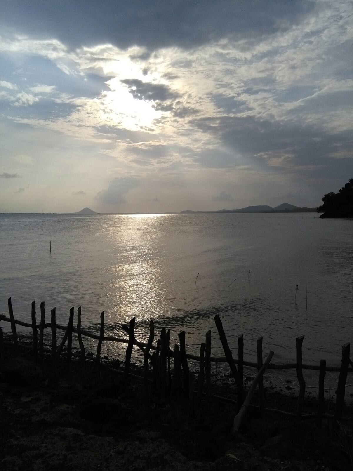 Ngabuburit di pantai tanjung gading