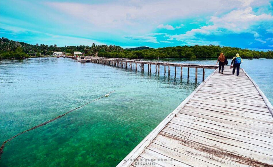 Dermaga Pulau kelapan . Pulau lepar