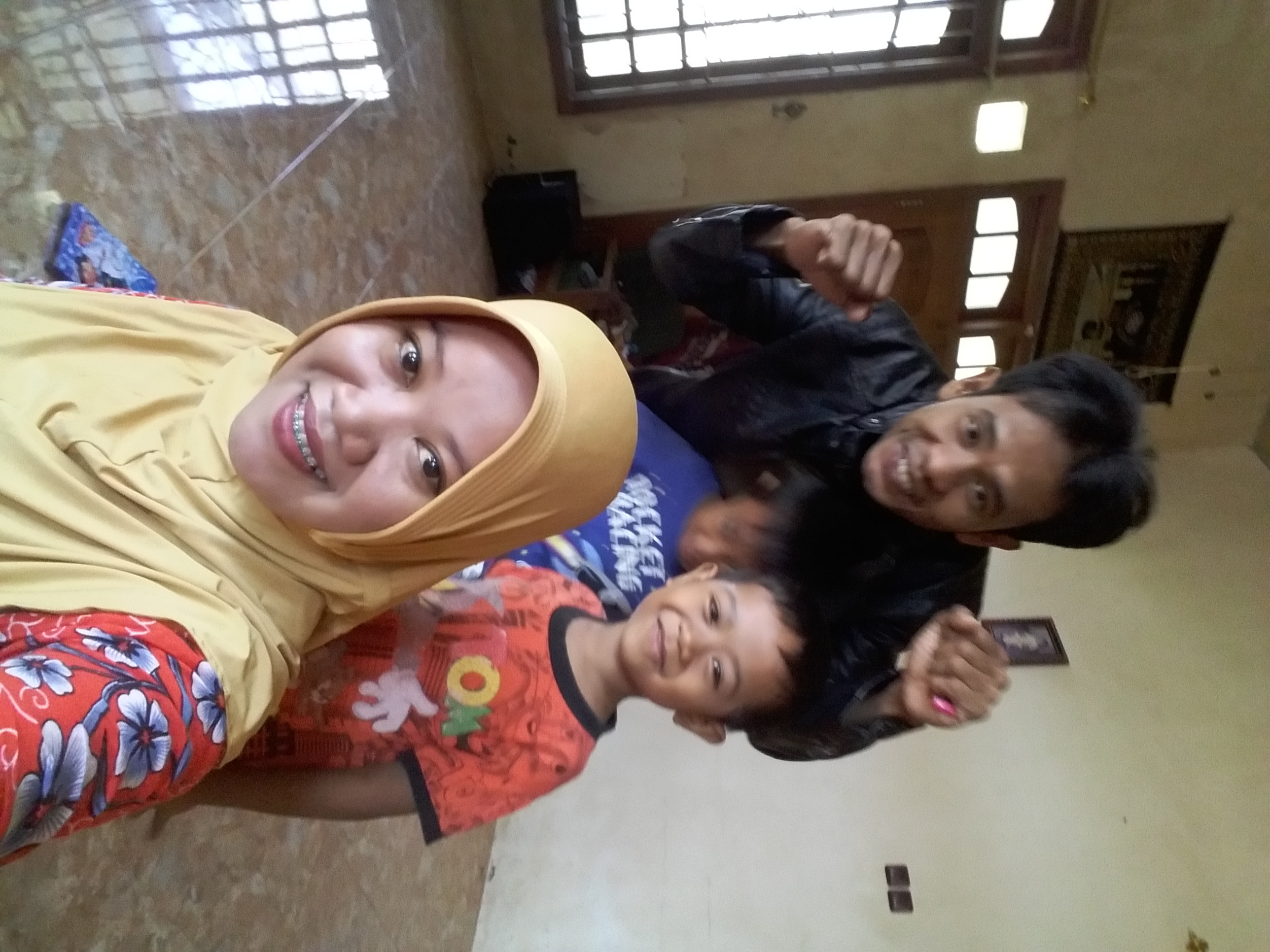 #berbagiberkah : surga dunia foto bersama keluarga kecil mungil dirumah