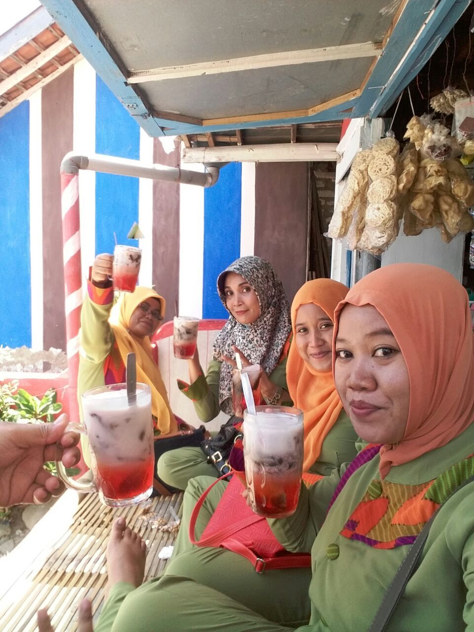 #BerbagiBerkah : selfie diwarung pojok sampang