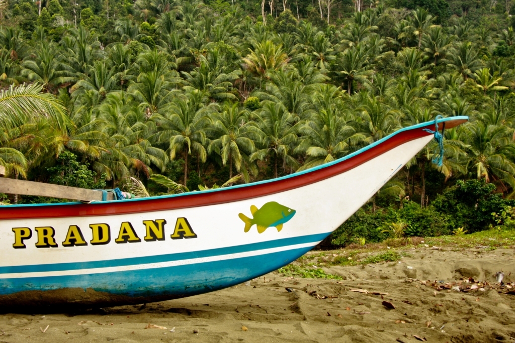Sisi lain pantai karanggongso