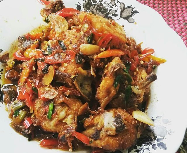 Ayam rica rica pedas bawang