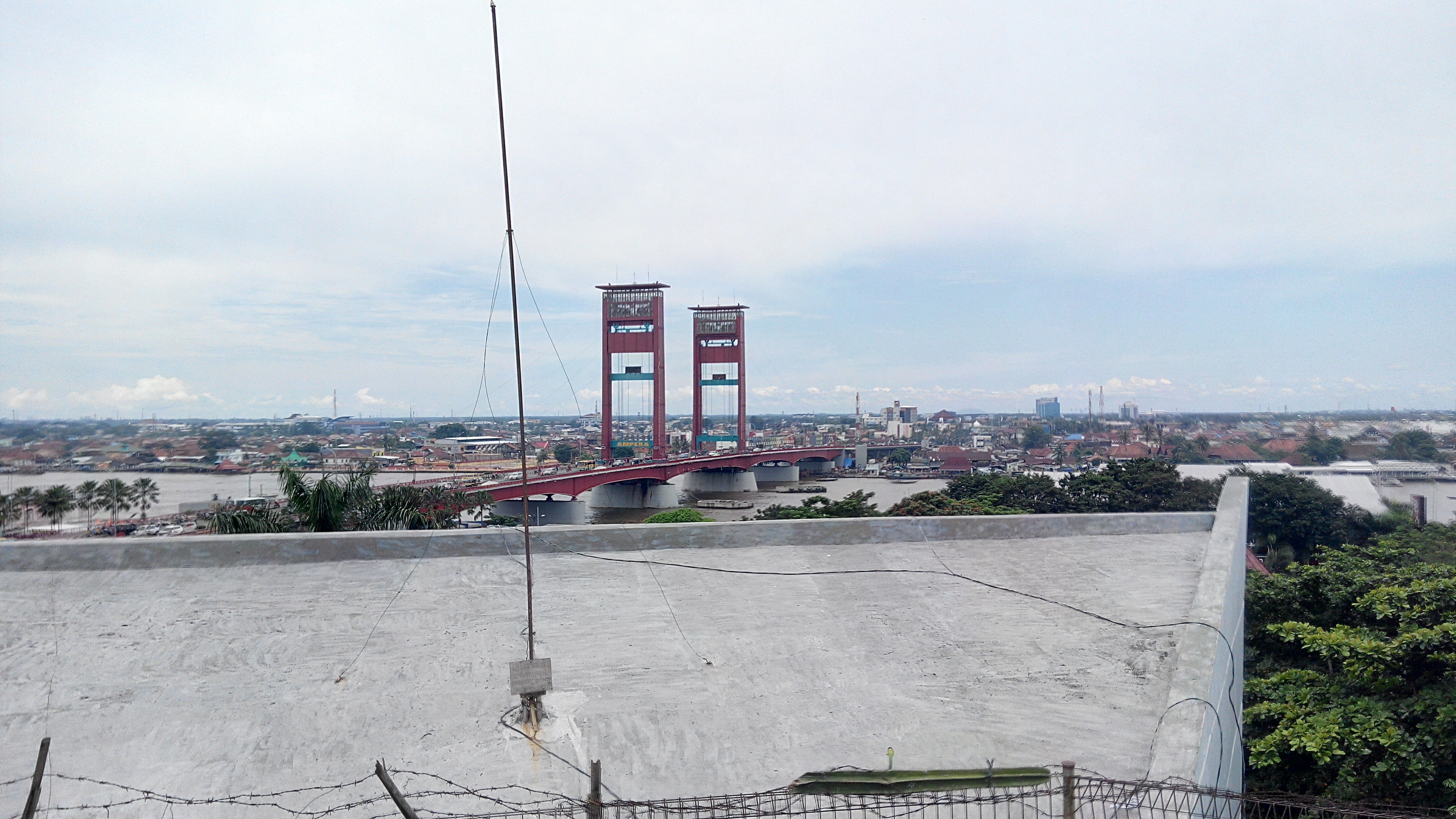 Ampera dari atas monpera