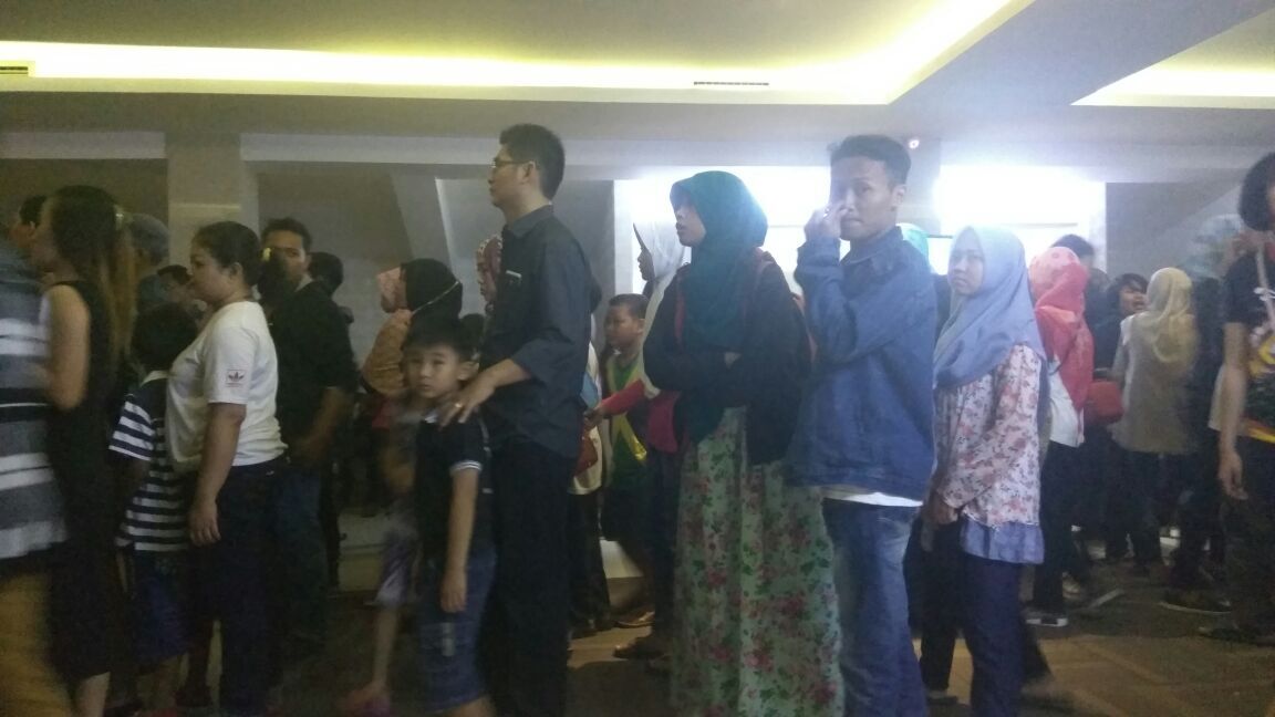 antrian beli tiket bioskop tegal