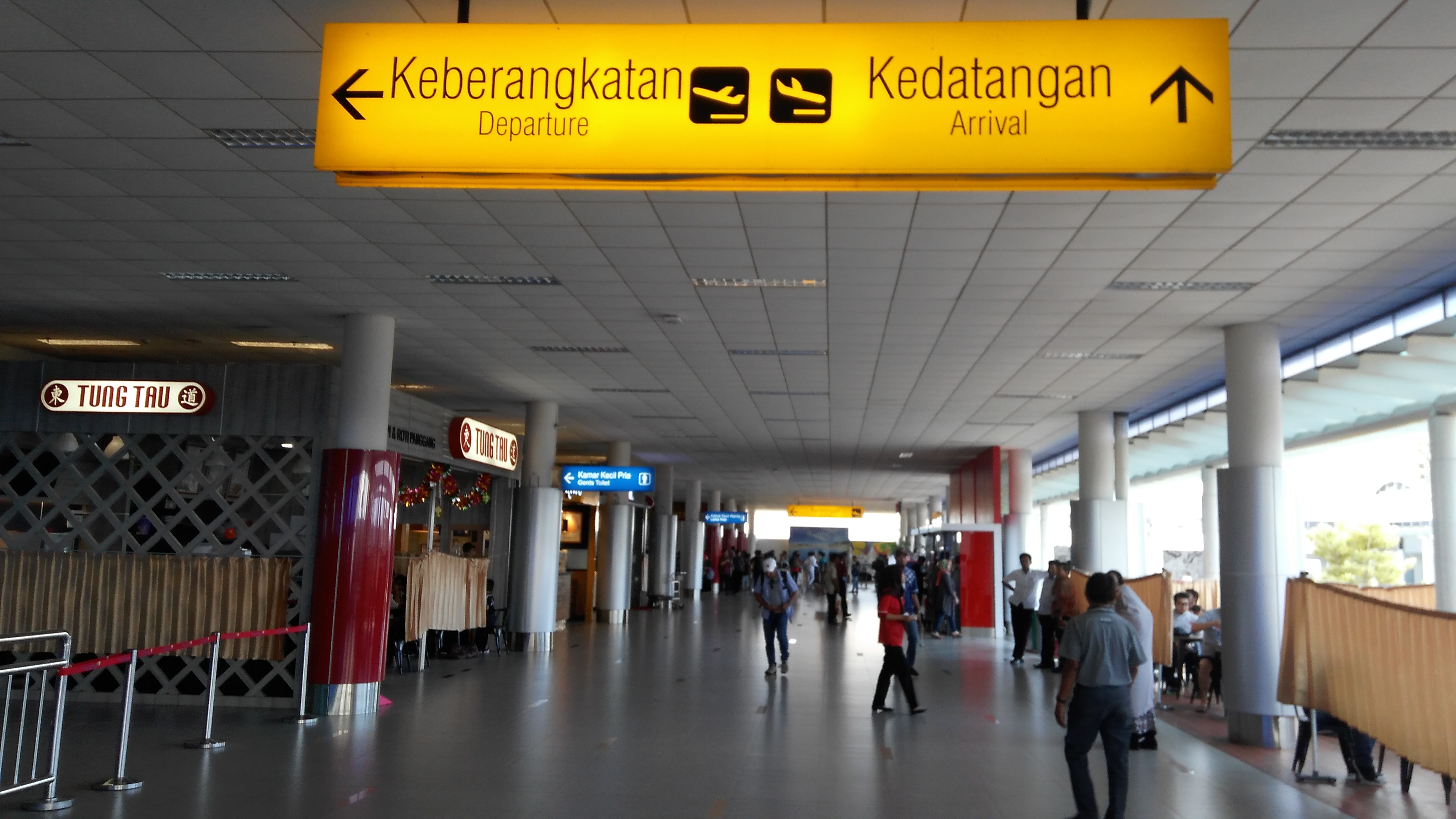 Suasana Mudik di Bandara Depati Amir