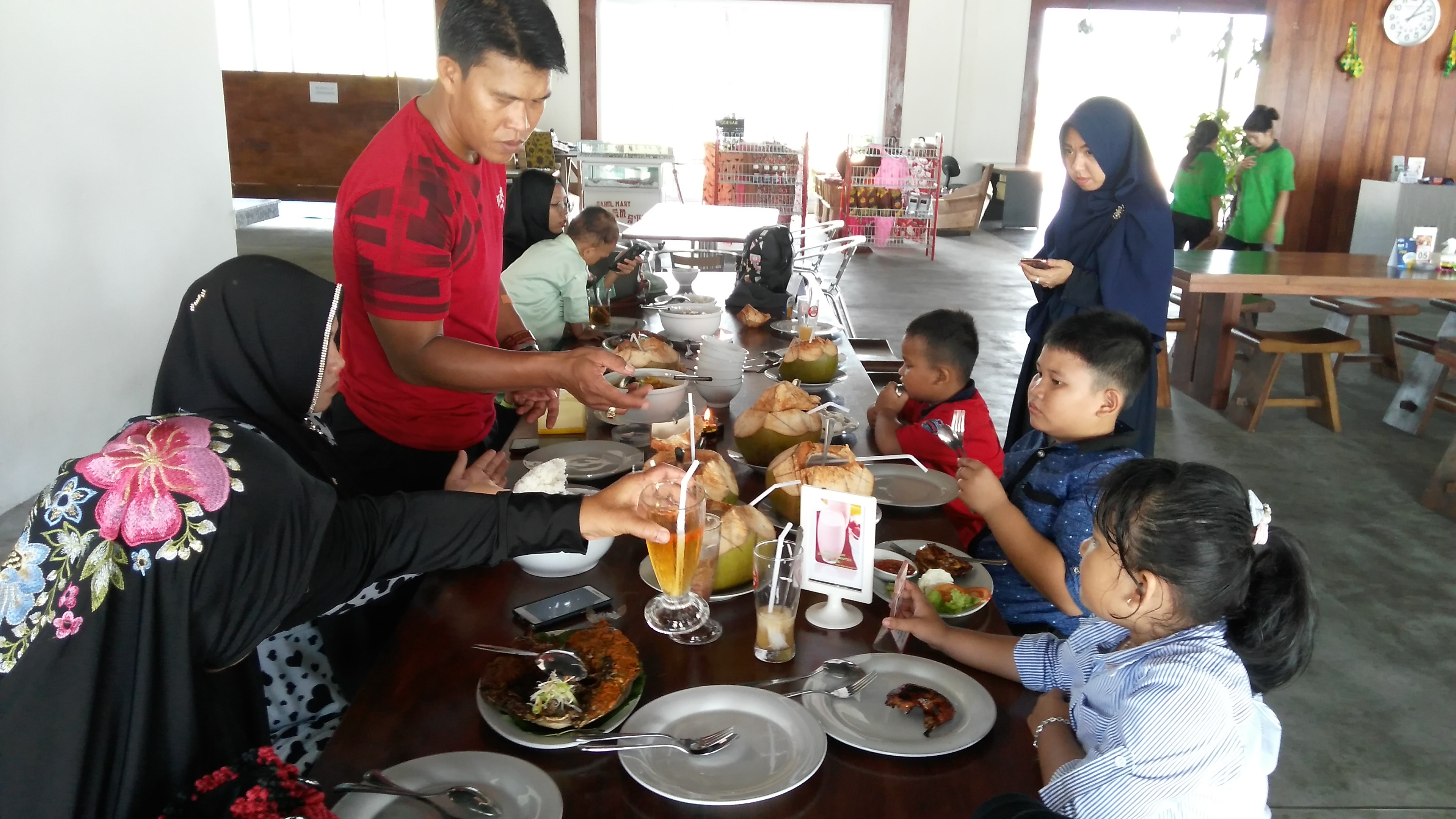 Makan siang di Lemadang-Tanjung Tinggi