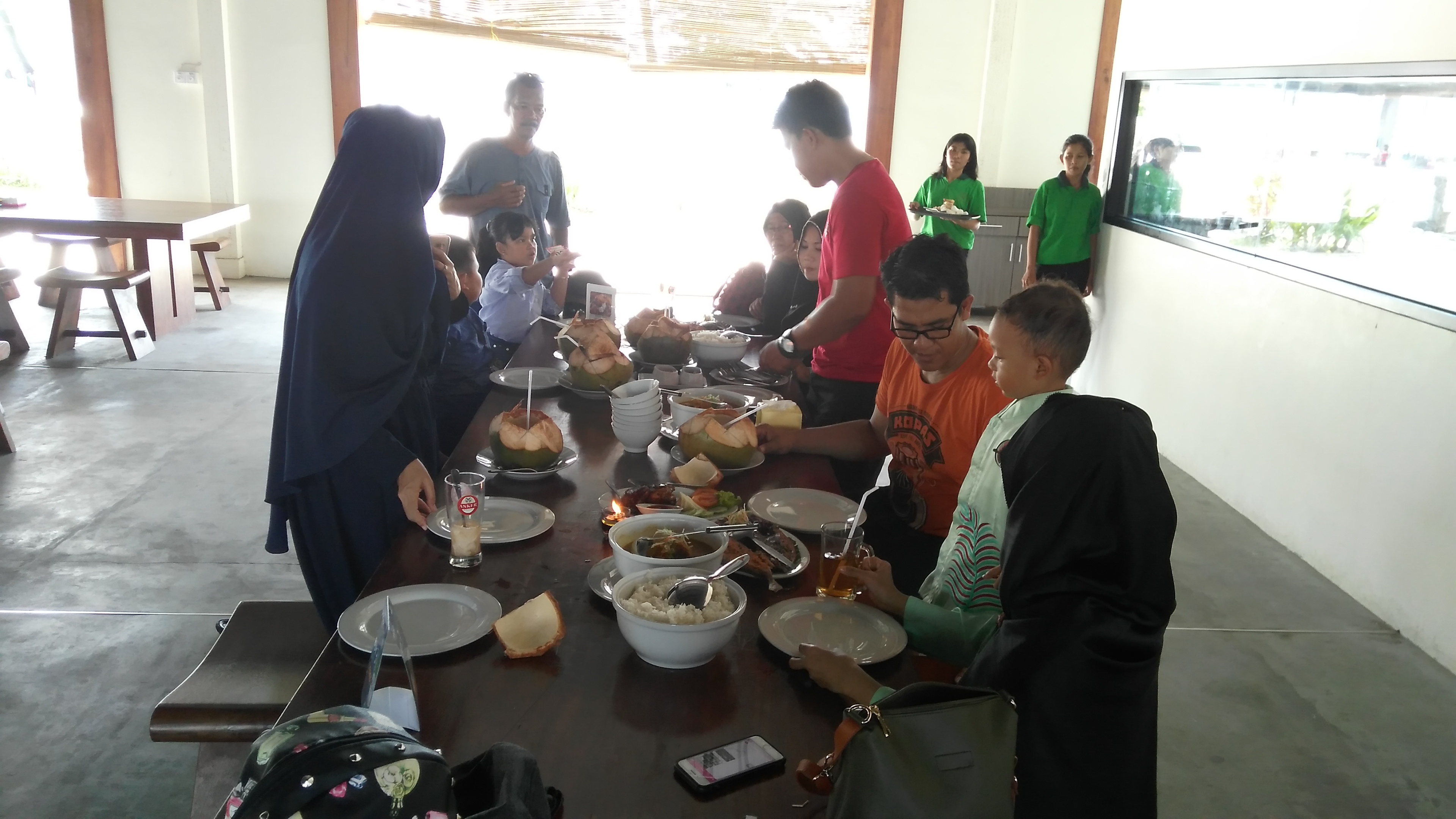 makan di Tanjung Tinggi