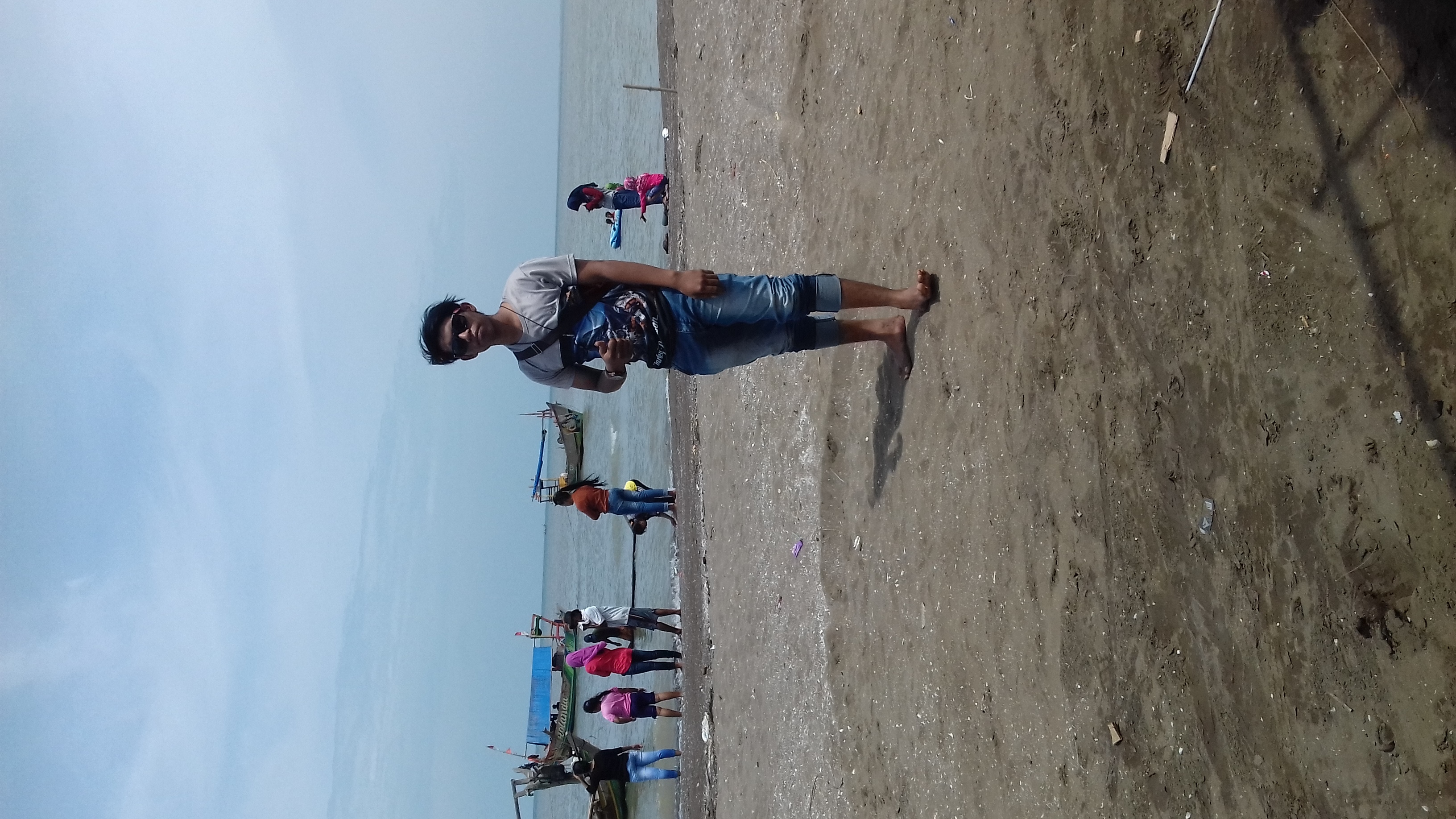 istirahat sejenak dipantai camplong
