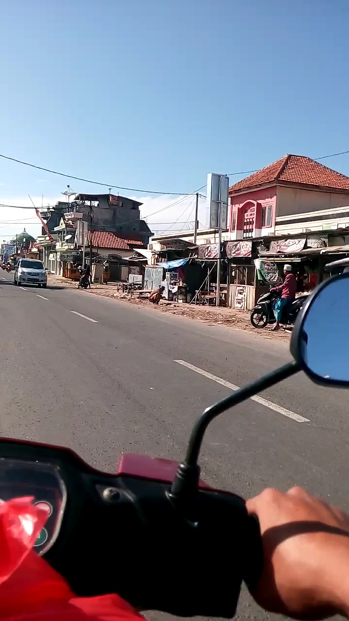 &#91;Mudik Di Hari Lebaran&#93; depan pasar camplong