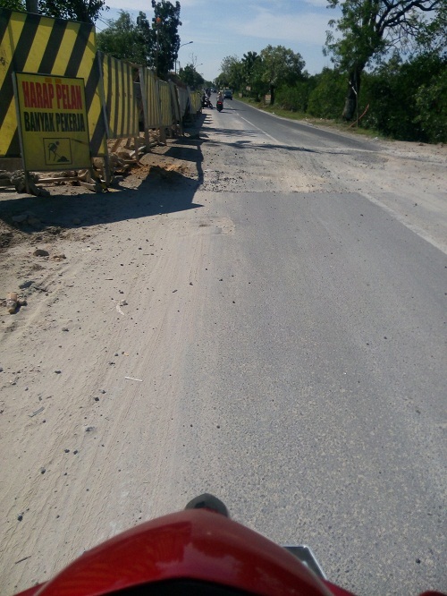 &#91;Mudik Di Hari Lebaran&#93; Padahal g ada pekerjanya Adanya jl rusak 