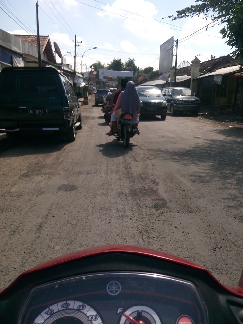 &#91;Mudik Di Hari Lebaran&#93; Kondisi Jalan depan Pasar Blumbungan