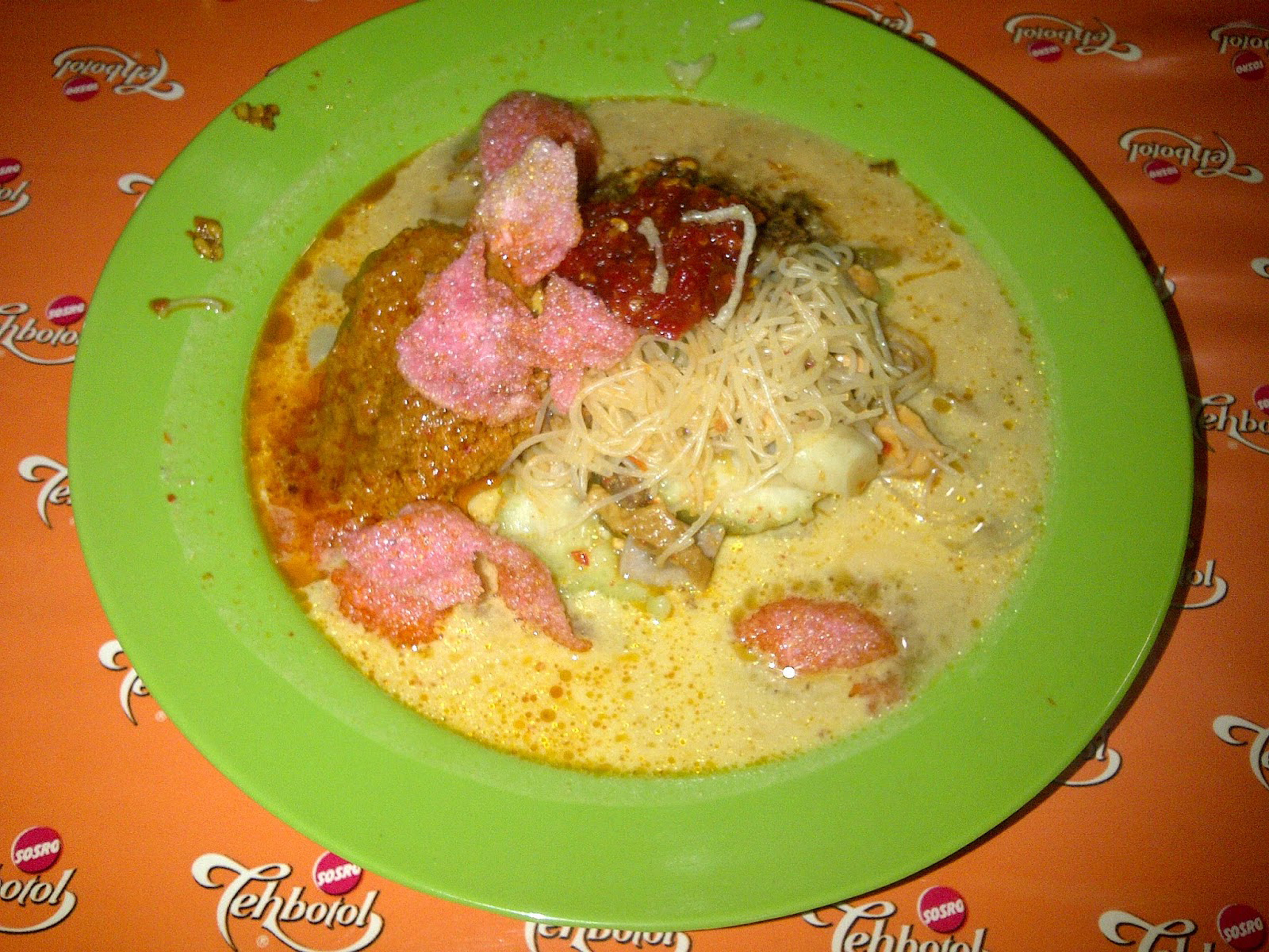 Lontong mie pagi sore