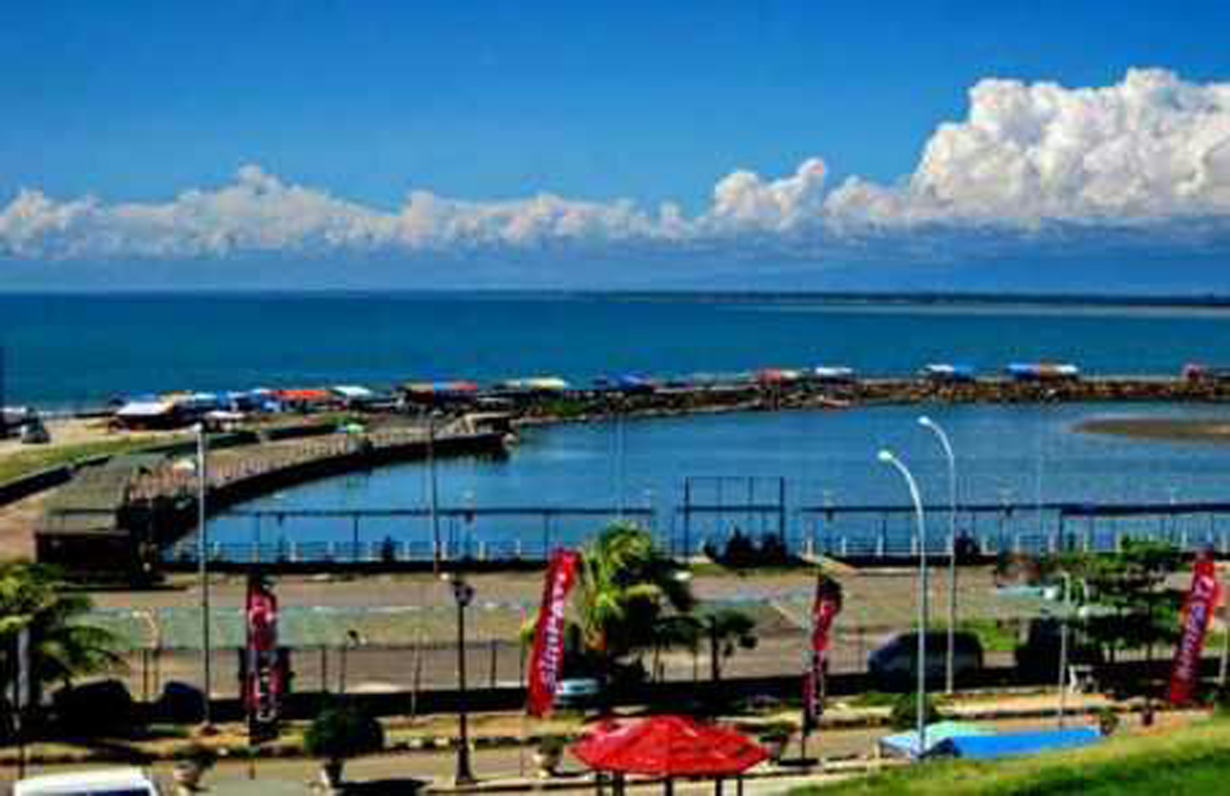 Pantai Tapak Paderi di Poto dr Benteng