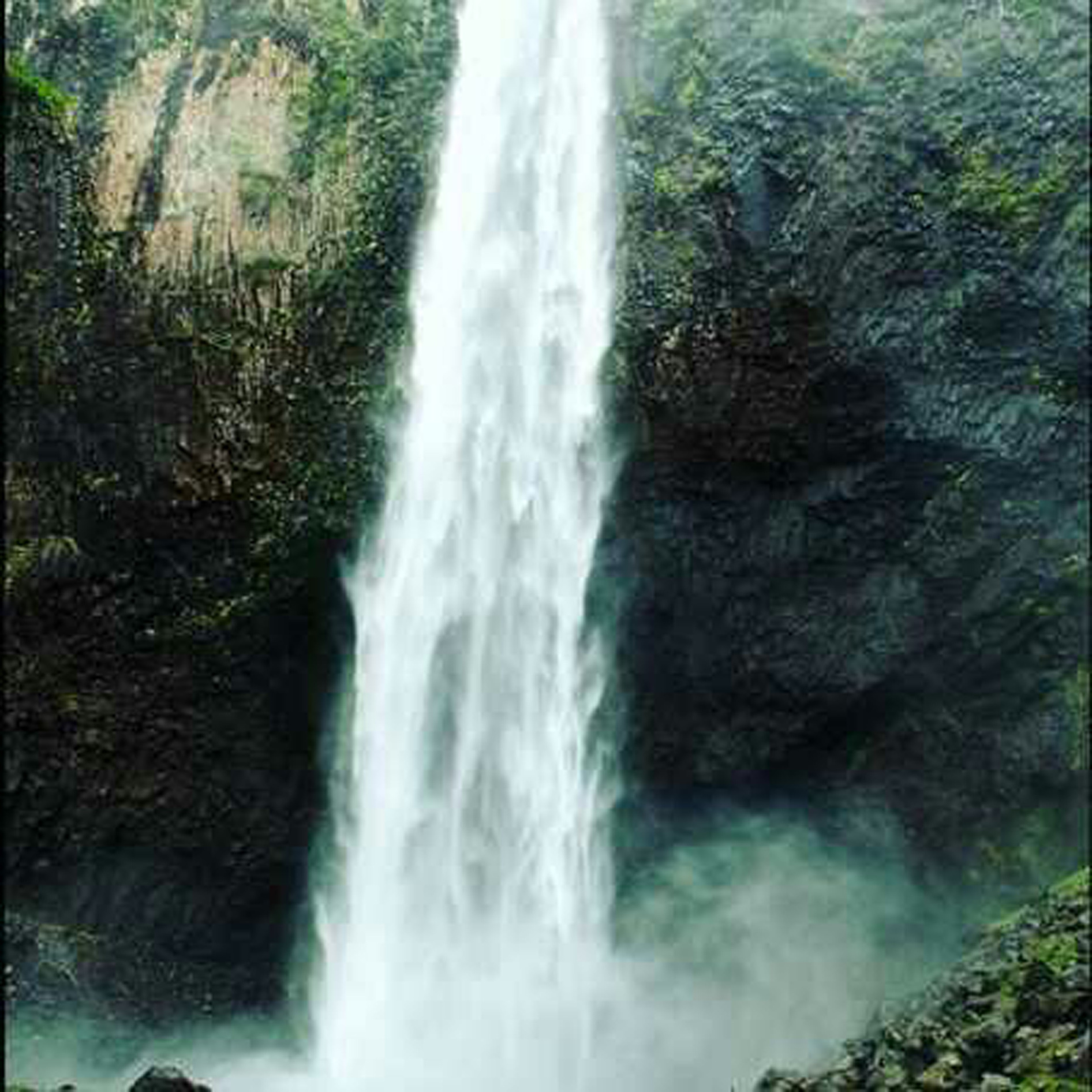 Air Terjun Geluguran sedang gerimis