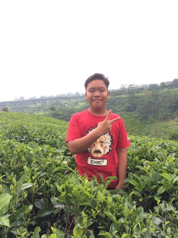Selfi di kebun teh kabawetan