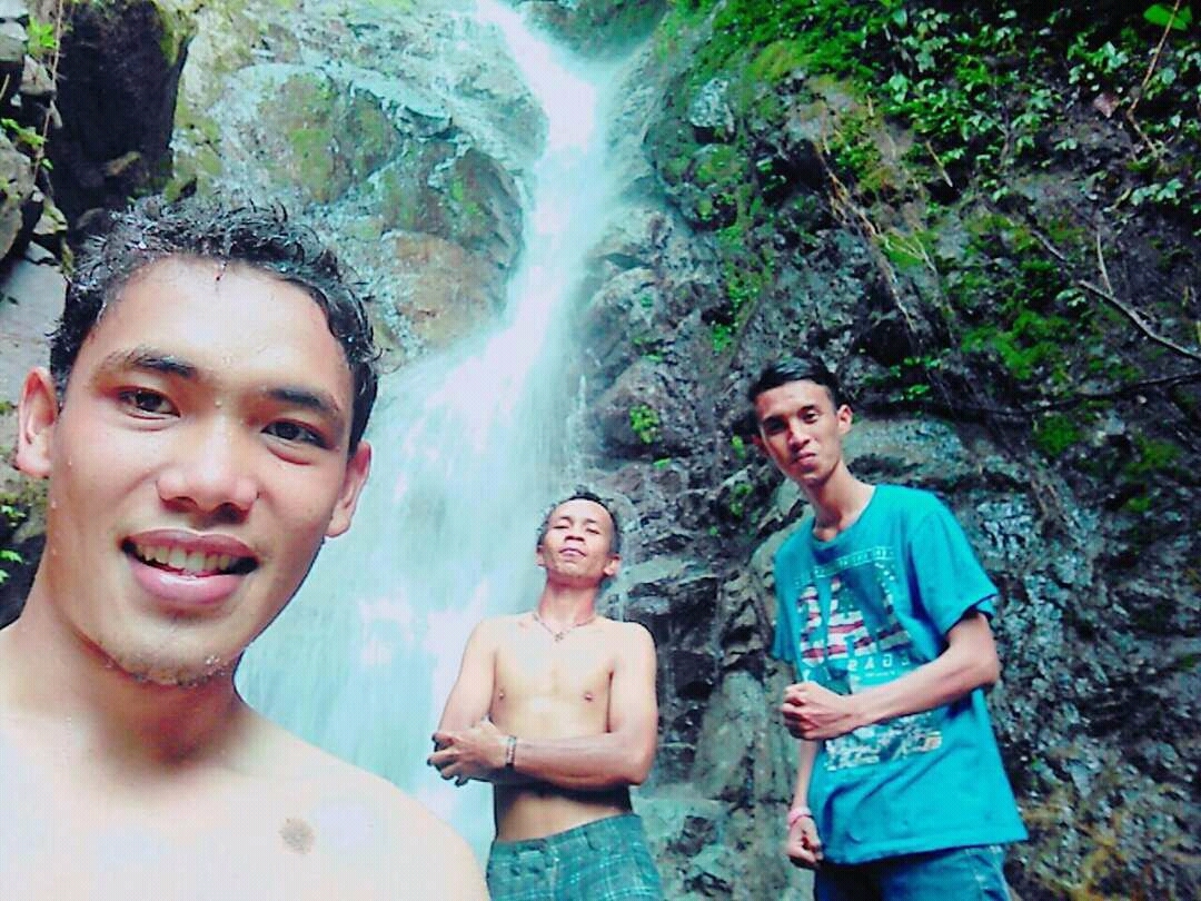 Mandi di Air Terjun baru Tanjung
