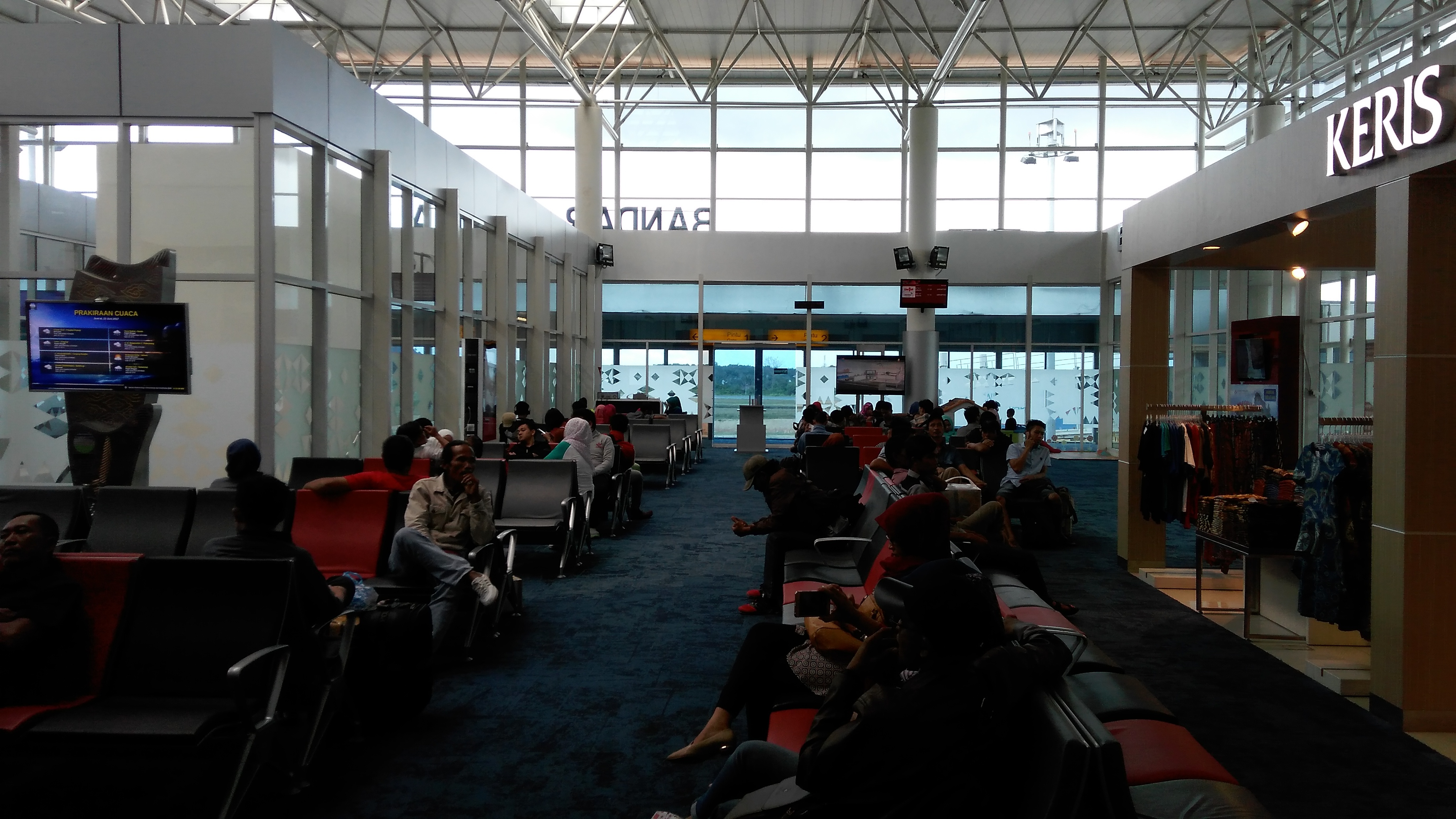 Suasana Mudik di Bandara Depati Amir