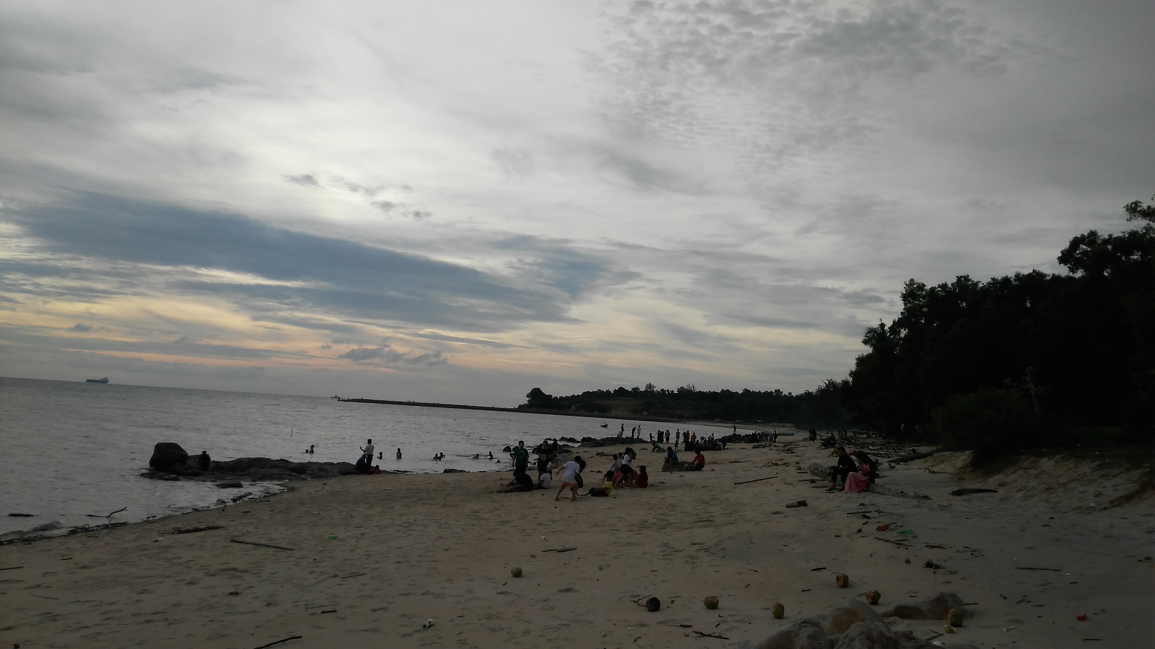 Senja di Pantai Muntok