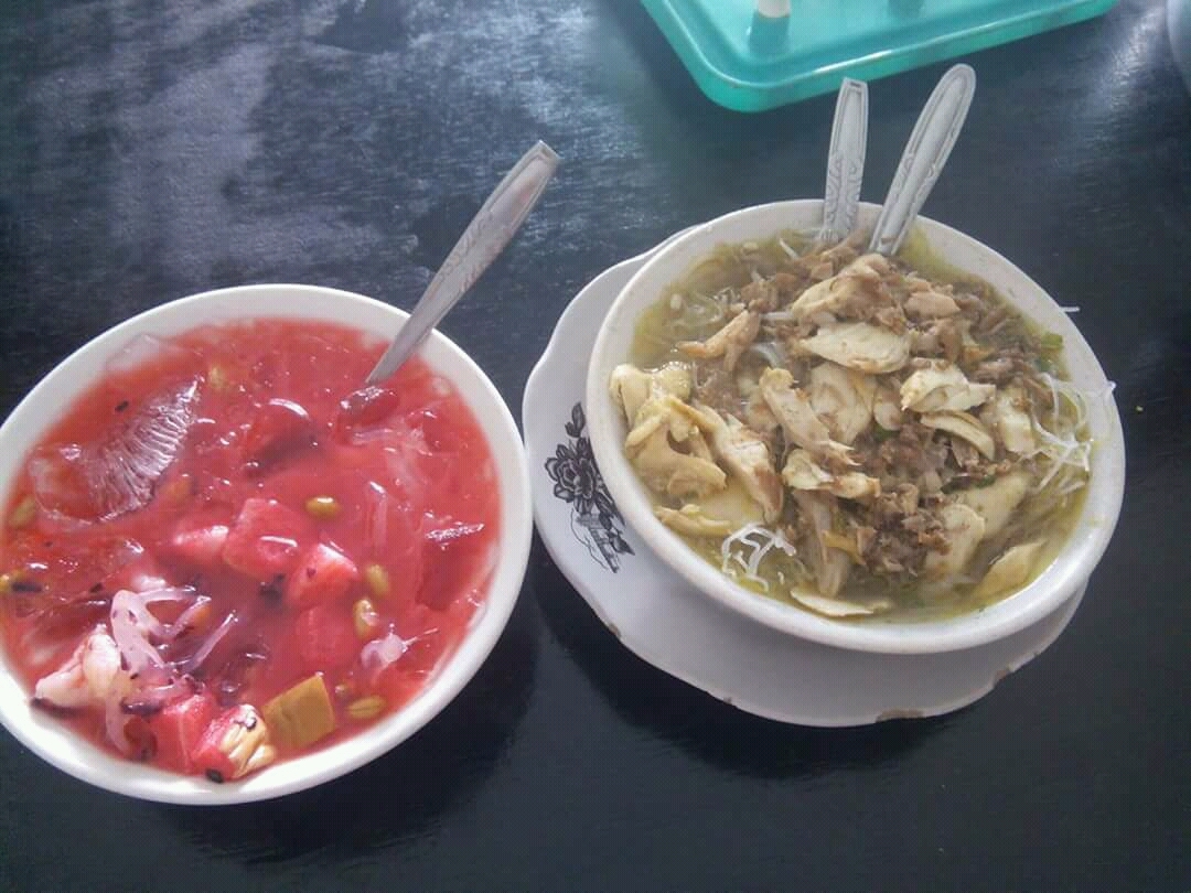 Es teller dan soto ayam