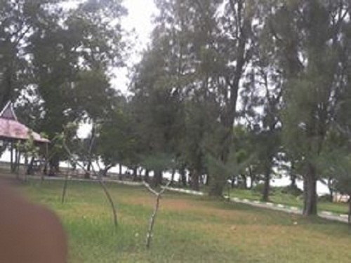 suasan taman wisata camplong