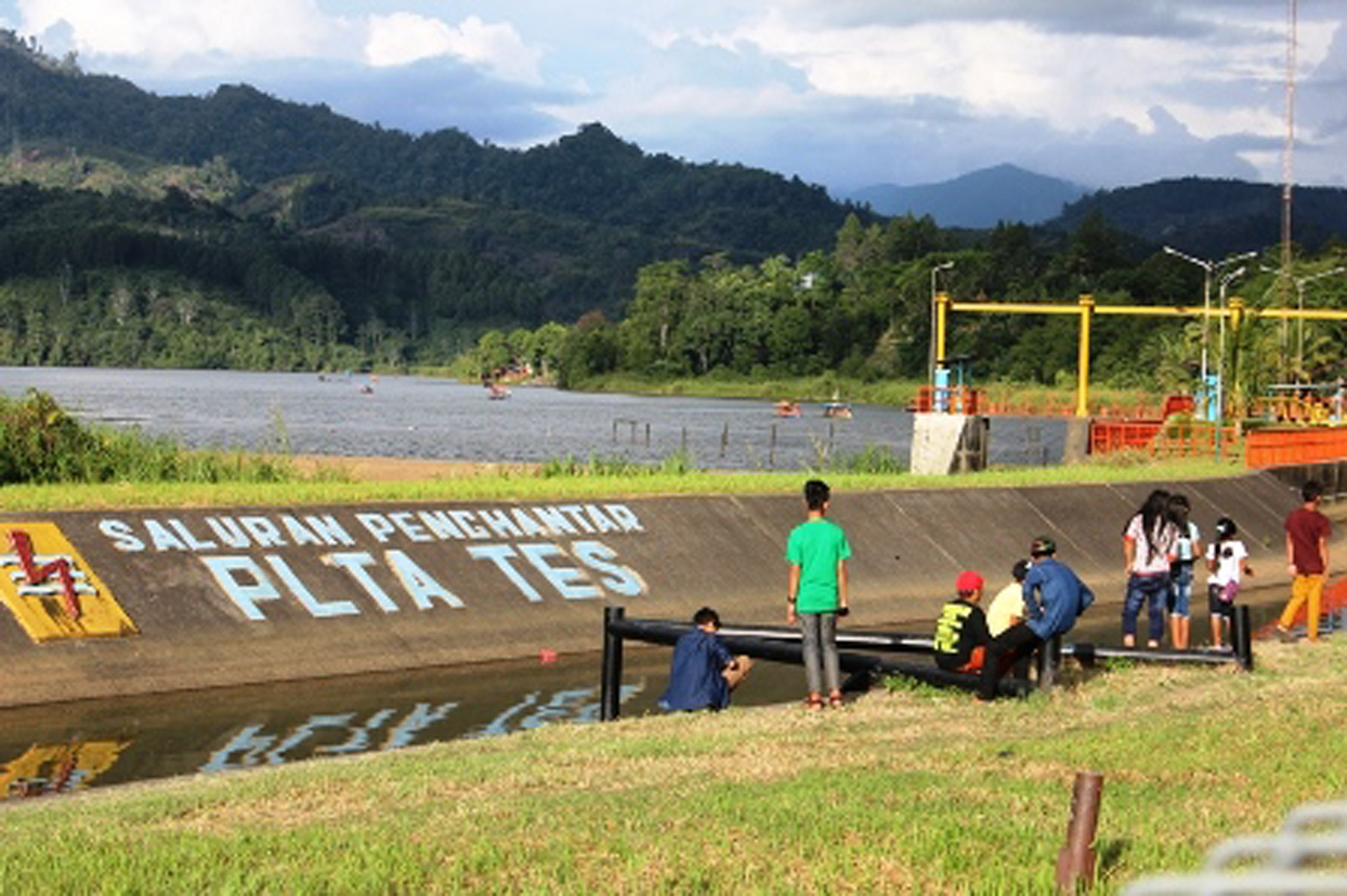 Nyantai di Depan Danau PLTA Tes lebong