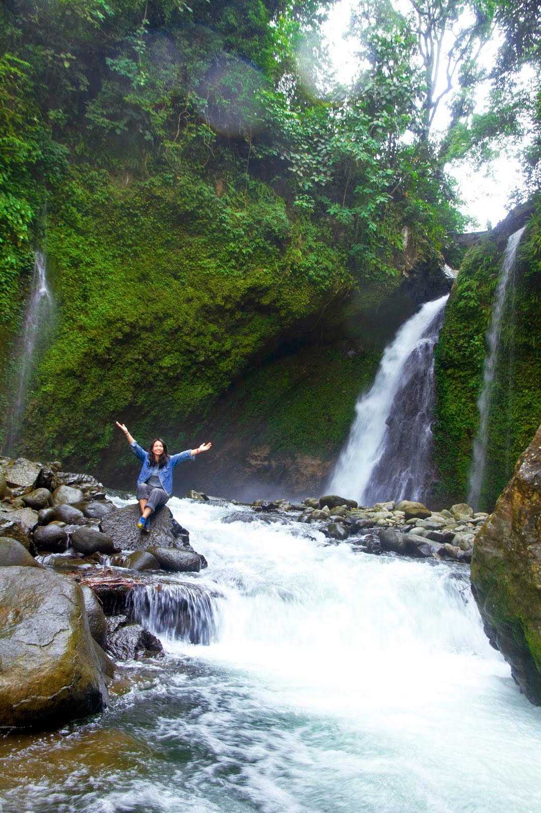 Selfi di Depan Air Terjun 