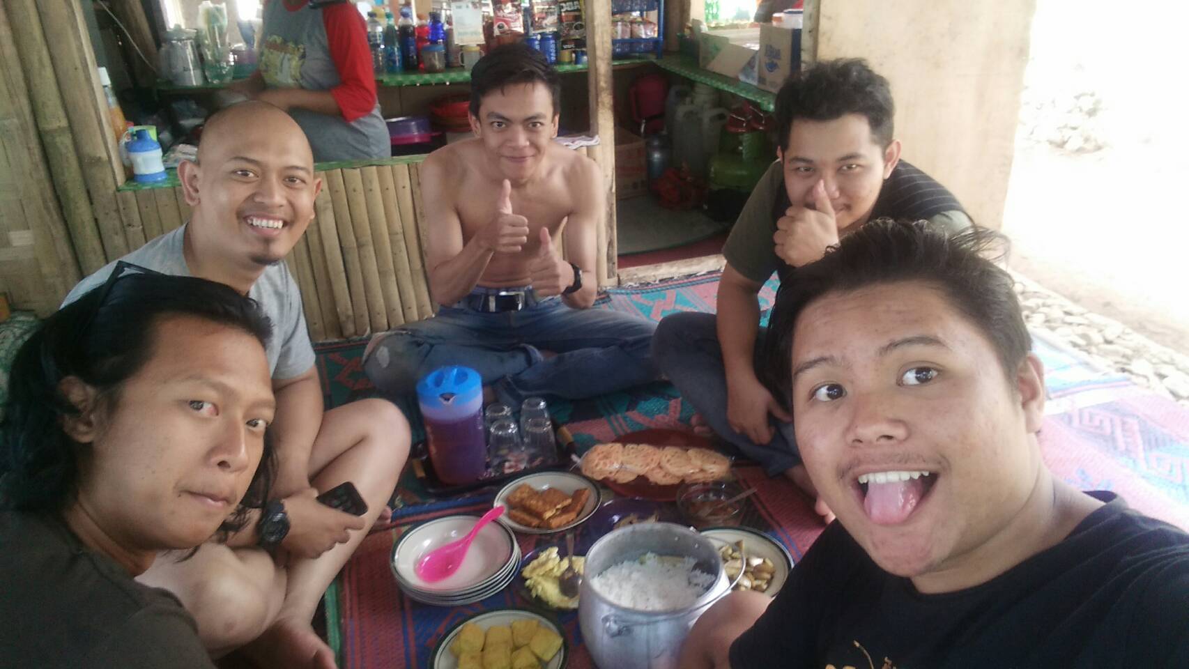 Nikmat itu ketika bisa makan bareng