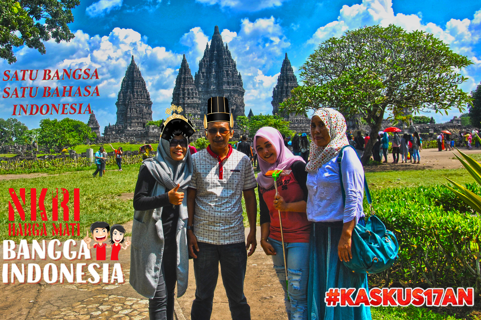 Bersama keluarga di Candi Borobudur, salah satu warisan budaya Indonesia