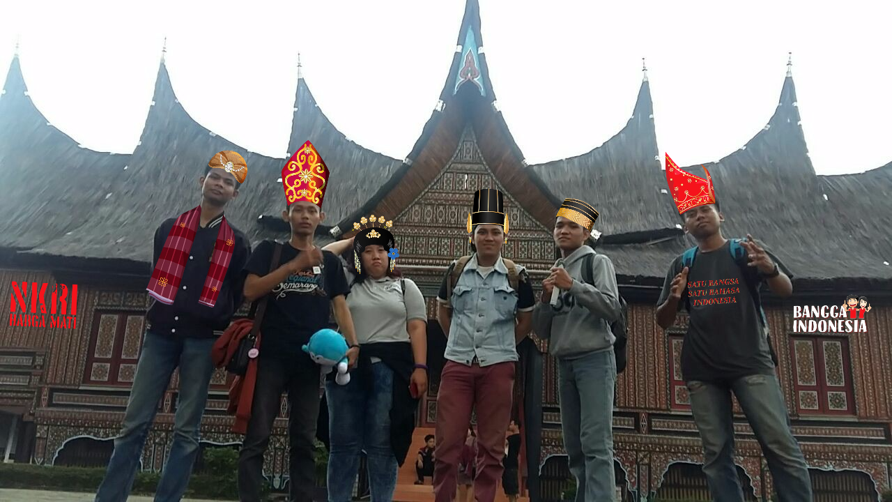 Meski berbeda, kita tetap satu bendera.. salam merah putih.