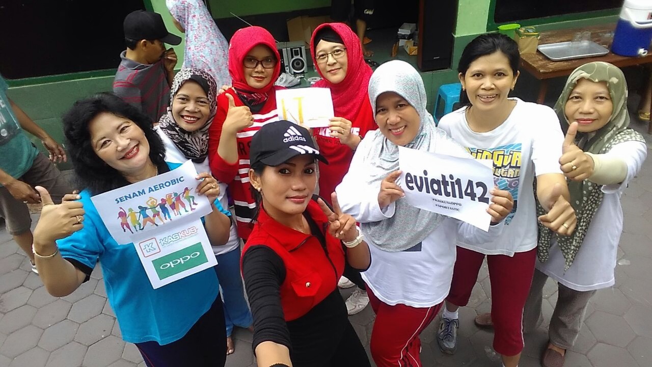 Selfie bareng Komunitas Senam Aerobic RT 12 Perum Polri #KASKUSxOPPO #SPORTASTIC