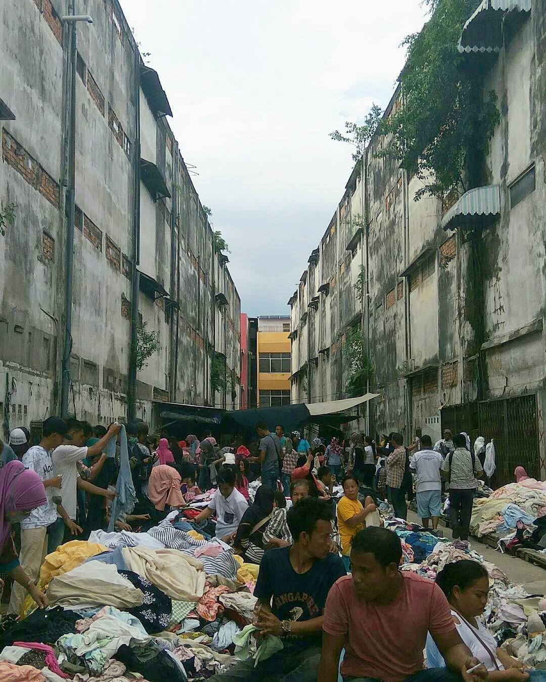 Ramainya Pasar 16 Ilir Palembang