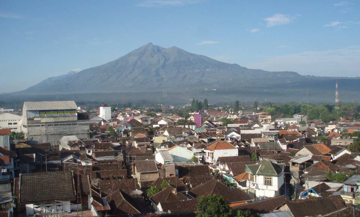 SALATIGA....MINIPOLITAN NAN RUPAWAN
