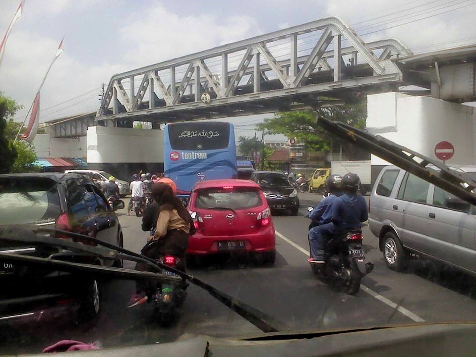 Habis jemput anak dari sekolah tetep bandel #KASLANTAS
